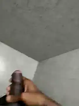 Snapshot of biggest_lund_ chatting on December 30, 2024, 3:03 am biggest lund online show from December 30, 2024, 3:03 am