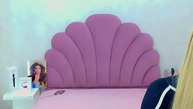 briana sex32 online show from February 19, 2026, 2:51 am