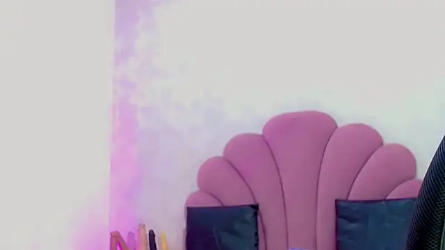 briana sex32 online show from March 25, 2026, 3:34 am