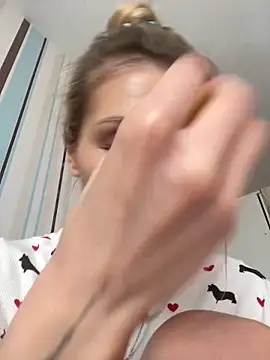 Snapshot of Liya_my chatting on March 21, 2025, 12:50 pm Liya my online show from March 21, 2025, 12:50 pm