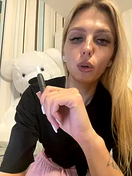 Snapshot of Liya_my chatting on September 13, 2025, 7:46 pm Liya my online show from September 13, 2025, 7:46 pm