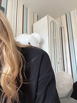 Snapshot of Liya_my chatting on September 18, 2025, 12:51 pm Liya my online show from September 18, 2025, 12:51 pm