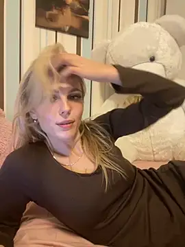 Snapshot of Liya_my chatting on October 13, 2025, 6:19 pm Liya my online show from October 13, 2025, 6:19 pm