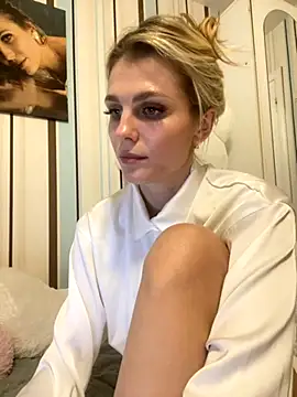 Snapshot of Liya_my chatting on November 18, 2025, 6:01 pm Liya my online show from November 18, 2025, 6:01 pm