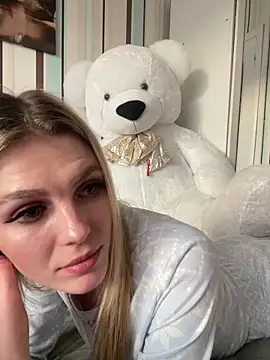 Snapshot of Liya_my chatting on December 17, 2025, 1:28 pm Liya my online show from December 17, 2025, 1:28 pm