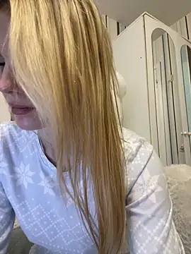 Snapshot of Liya_my chatting on December 21, 2025, 1:29 pm Liya my online show from December 21, 2025, 1:29 pm