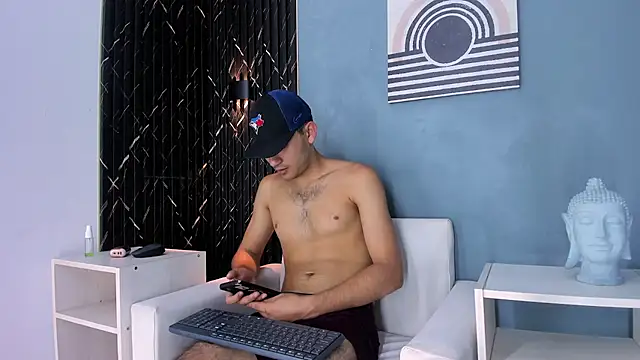 Snapshot of Liam_crox chatting on December 30, 2024, 10:34 pm Liam crox online show from December 30, 2024, 10:34 pm