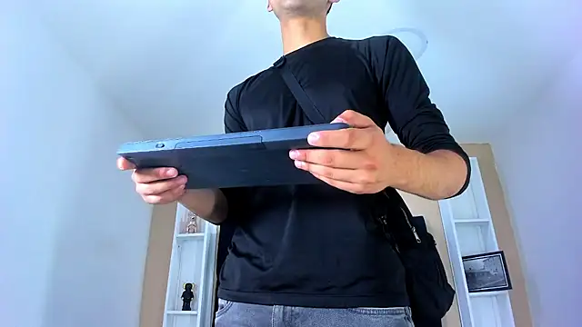 Snapshot of Liam_crox chatting on February 6, 2025, 1:05 am Liam crox online show from February 6, 2025, 1:05 am