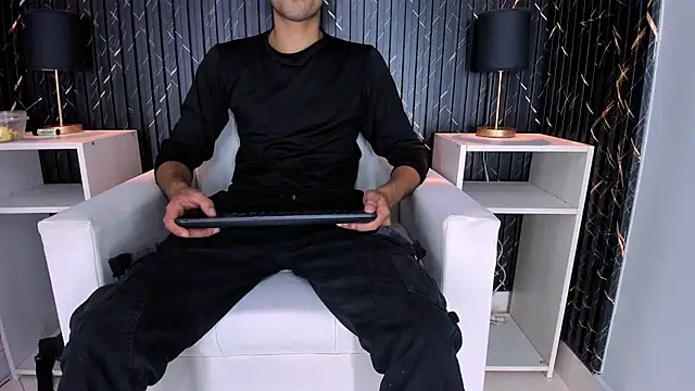 Snapshot of Liam_crox chatting on February 17, 2025, 10:36 pm Liam crox online show from February 17, 2025, 10:36 pm