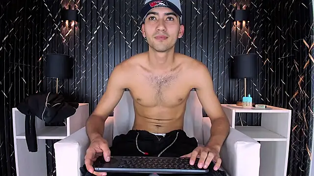 Snapshot of Liam_crox chatting on February 18, 2025, 1:43 am Liam crox online show from February 18, 2025, 1:43 am