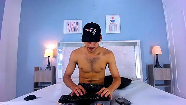 Snapshot of Liam_crox chatting on February 19, 2025, 5:38 pm Liam crox online show from February 19, 2025, 5:38 pm