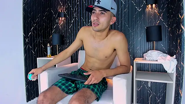 Snapshot of Liam_crox chatting on February 24, 2025, 10:25 pm Liam crox online show from February 24, 2025, 10:25 pm