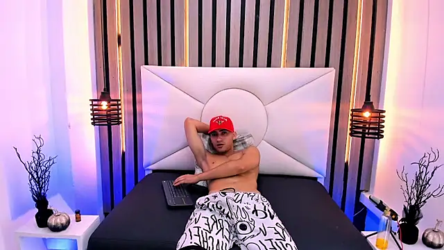 Snapshot of Liam_crox chatting on March 7, 2025, 4:44 pm Liam crox online show from March 7, 2025, 4:44 pm