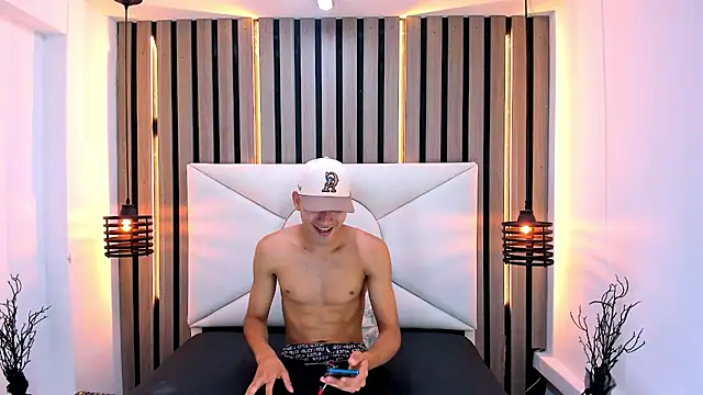 Snapshot of Liam_crox chatting on March 10, 2025, 4:25 pm Liam crox online show from March 10, 2025, 4:25 pm