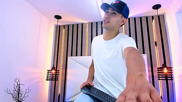 Snapshot of Liam_crox chatting on March 17, 2025, 1:08 pm Liam crox online show from March 17, 2025, 1:08 pm