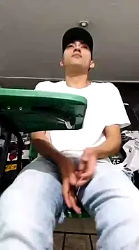 Snapshot of Liam_crox chatting on March 17, 2025, 11:54 pm Liam crox online show from March 17, 2025, 11:54 pm