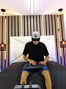 Snapshot of Liam_crox chatting on March 19, 2025, 11:50 am Liam crox online show from March 19, 2025, 11:50 am