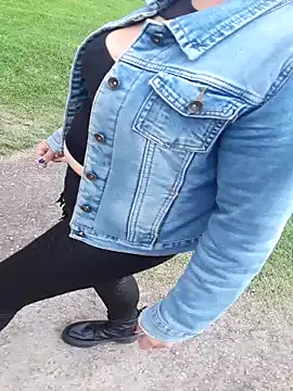 sophie banger online show from December 2, 2025, 7:53 pm