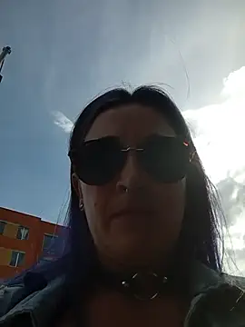 sophie banger online show from December 3, 2025, 7:34 pm