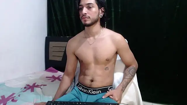 Snapshot of maxximus_100 chatting on December 21, 2024, 5:25 am maxximus 100 online show from December 21, 2024, 5:25 am