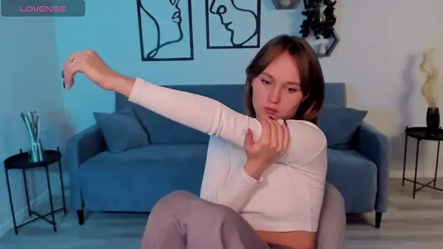 BritnieCute online show from October 29, 2025, 5:20 am