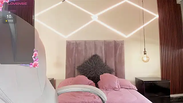 BellaClaiir online show from February 12, 2026, 2:56 pm