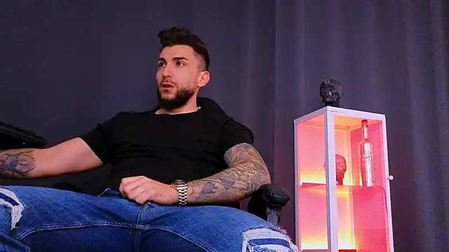 MightyAaron66 online show from February 4, 2025, 3:44 am