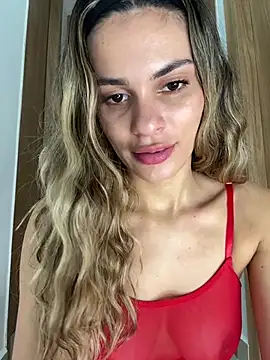 cuteluci  online show from April 6, 2026, 1:47 am