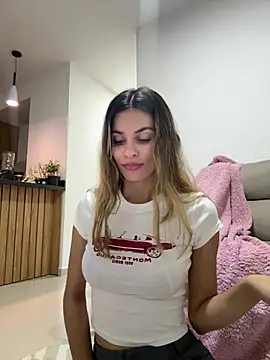 cuteluci  online show from July 8, 2026, 6:40 am