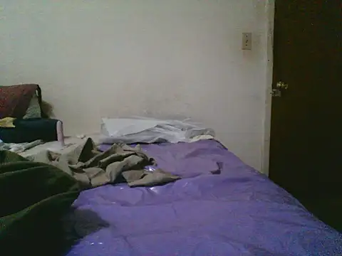 Emilylyn2501 online show from November 8, 2025, 2:23 am