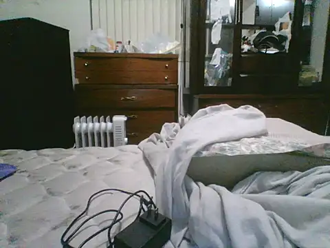 Emilylyn2501 online show from November 11, 2025, 2:44 am