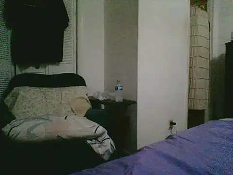 Emilylyn2501 online show from November 30, 2025, 2:26 am