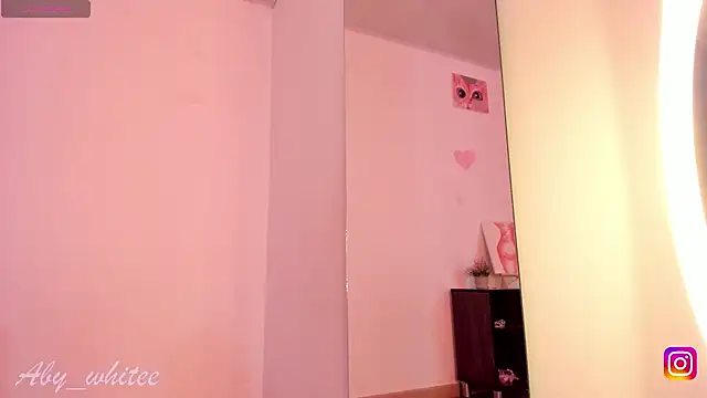 AbyWhitee online show from September 18, 2025, 11:34 am