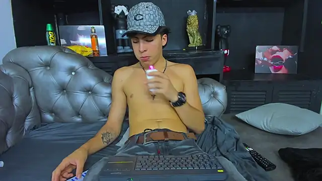 HeellBoy  online show from November 6, 2025, 7:48 pm