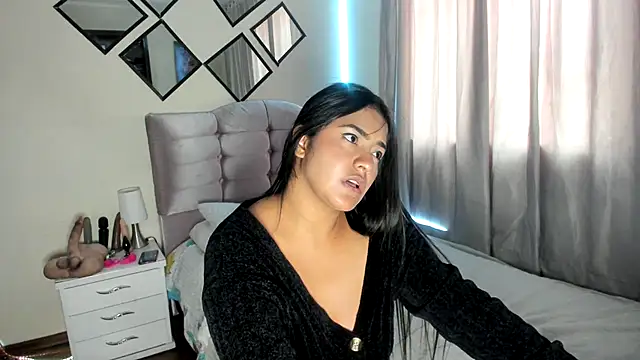 arianithaxox online show from March 12, 2025, 4:24 pm