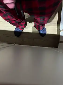 Snapshot of rundum40 chatting on December 7, 2024, 9:44 pm rundum40 online show from December 7, 2024, 9:44 pm