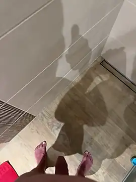 Snapshot of rundum40 chatting on February 13, 2025, 8:13 pm rundum40 online show from February 13, 2025, 8:13 pm