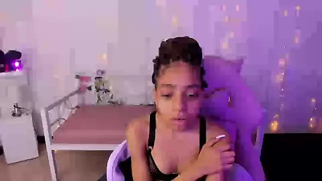 Abigail Wilson  online show from February 17, 2025, 8:04 pm