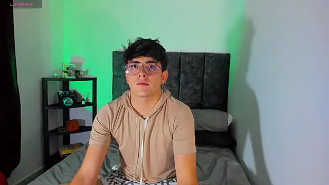 nolan twink1 online show from October 1, 2025, 11:44 pm