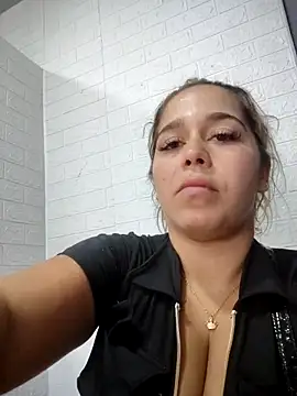 LaurenWelly  online show from November 5, 2025, 9:15 pm