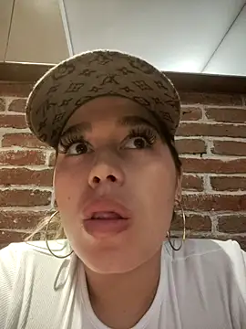 LaurenWelly  online show from November 24, 2025, 9:58 pm