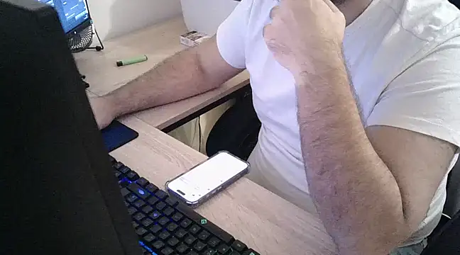 Snapshot of zebymasry chatting on December 5, 2024, 6:44 pm zebymasry online show from December 5, 2024, 6:44 pm