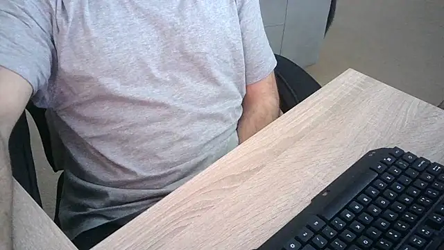 Snapshot of zebymasry chatting on October 29, 2025, 2:52 pm zebymasry online show from October 29, 2025, 2:52 pm