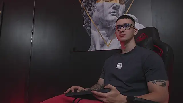 JacksonOlsenn online show from November 19, 2025, 11:05 pm