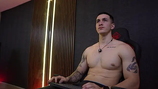 JacksonOlsenn online show from February 10, 2026, 8:57 pm