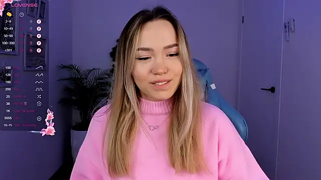 Snapshot of Evia_r0se chatting on December 10, 2024, 7:47 am Evia r0se online show from December 10, 2024, 7:47 am