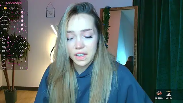 Snapshot of Evia_r0se chatting on January 3, 2025, 11:25 am Evia r0se online show from January 3, 2025, 11:25 am