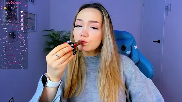 Snapshot of Evia_r0se chatting on January 5, 2025, 1:56 am Evia r0se online show from January 5, 2025, 1:56 am