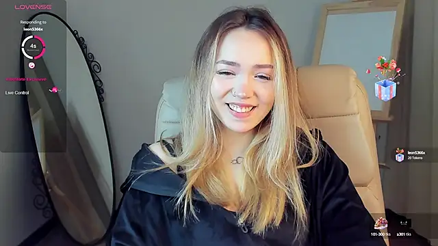 Snapshot of Evia_r0se chatting on January 17, 2025, 8:34 am Evia r0se online show from January 17, 2025, 8:34 am