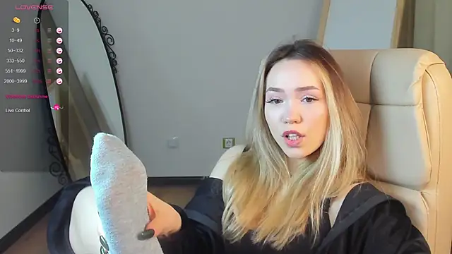 Snapshot of Evia_r0se chatting on January 17, 2025, 11:38 am Evia r0se online show from January 17, 2025, 11:38 am